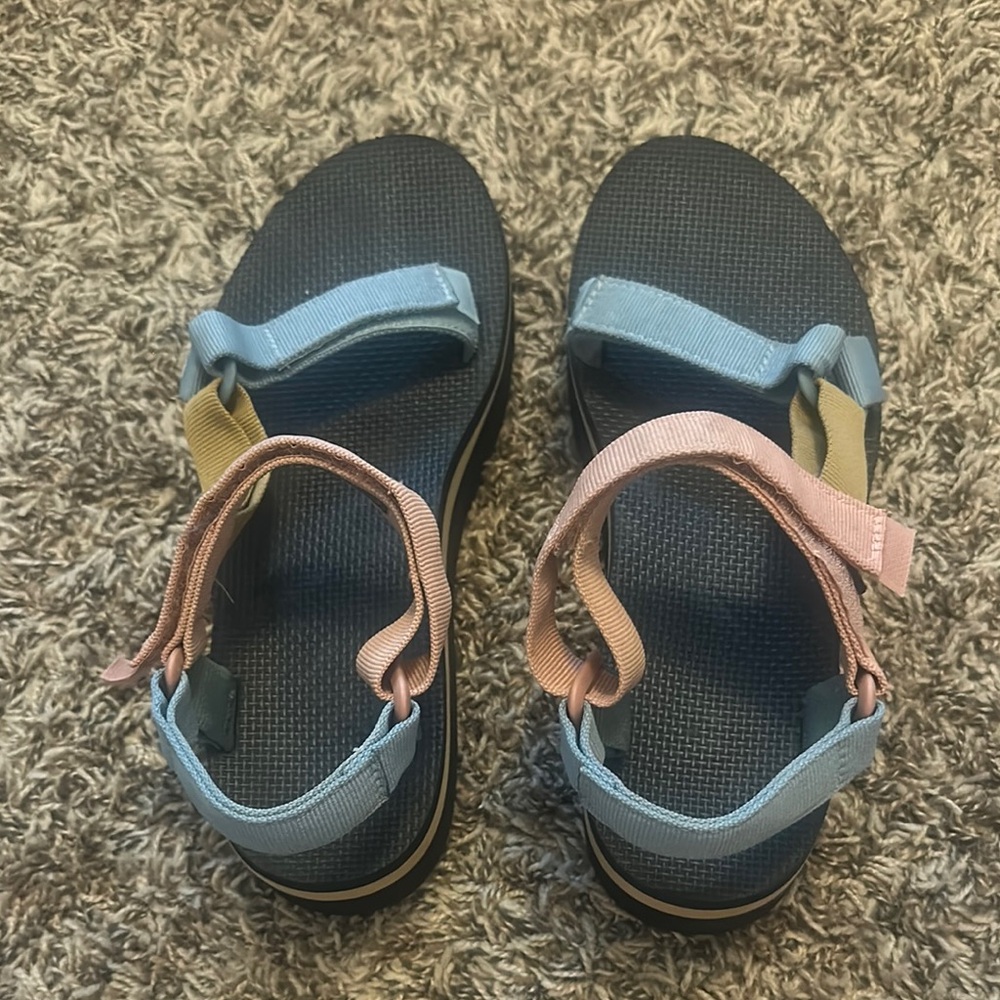 Teva Blue and Pink Platform Sandals Sporty Outdoor Design